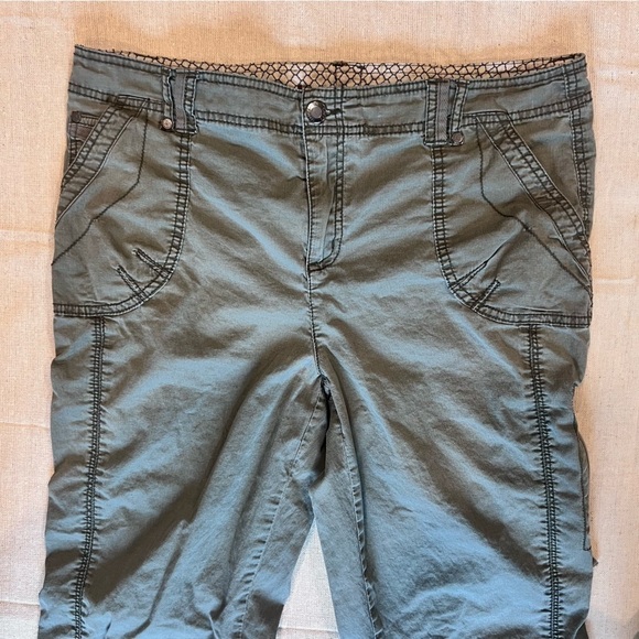 Caffe Marrakesh Green Pants. Size 16. Skinny straight Spring Lightweight Casual - Picture 2 of 6